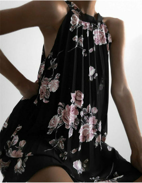 Vestido midi casual floral plissado, sem mangas e com gola alta