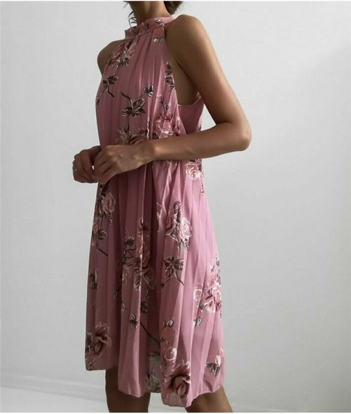 Vestido midi casual floral plissado, sem mangas e com gola alta
