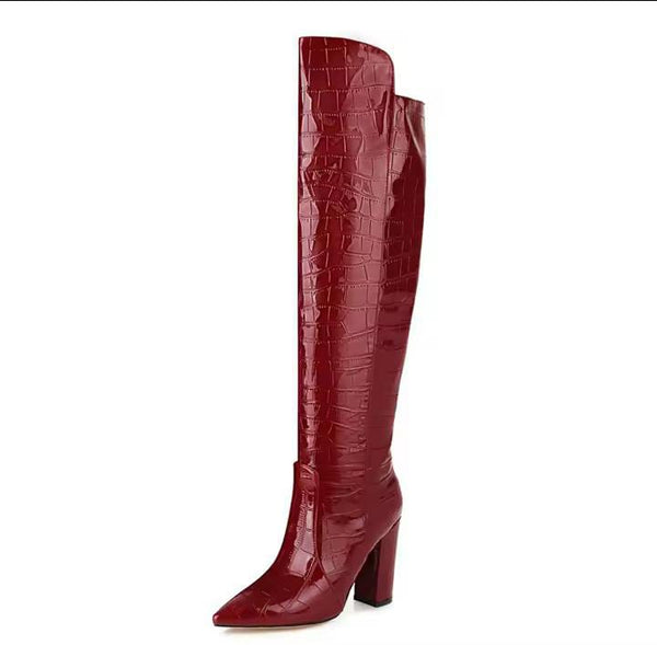 Bota Over The Knee Montaria de Couro Salto Alto Grosso Envernizada