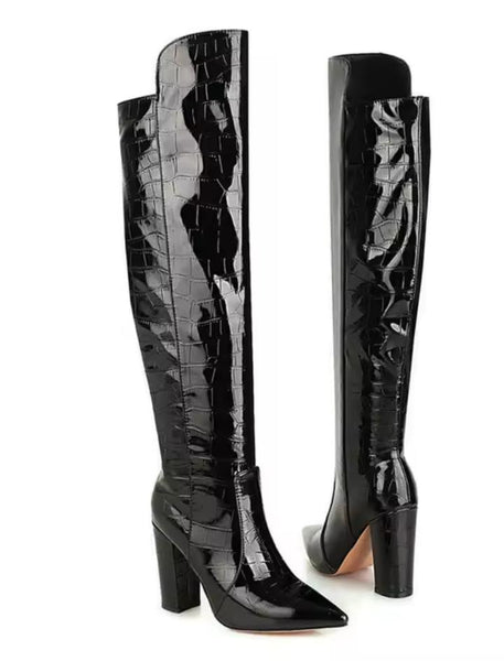 Bota Over The Knee Montaria de Couro Salto Alto Grosso Envernizada