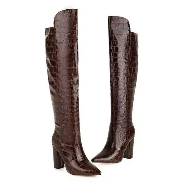 Bota Over The Knee Montaria de Couro Salto Alto Grosso Envernizada