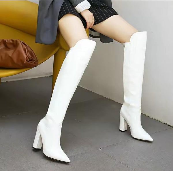 Bota Over The Knee Montaria de Couro Salto Alto Grosso Envernizada