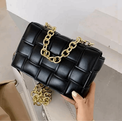 Bolsa de Ombro em Couro com Alça Grossa de Metal