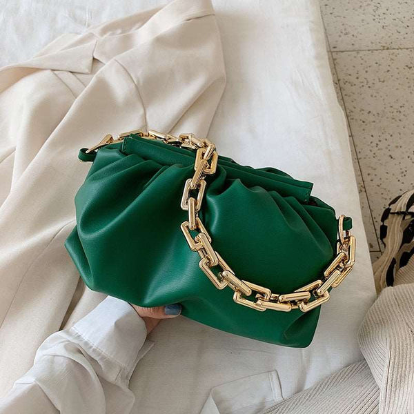 Bolsa Pequena de Ombro em Couro e Alça de Corrente