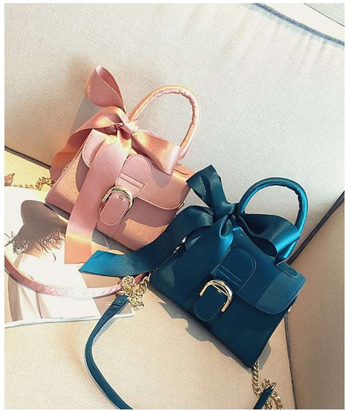 Bolsa Pequena de Ombro em Cetim Alça de Corrente
