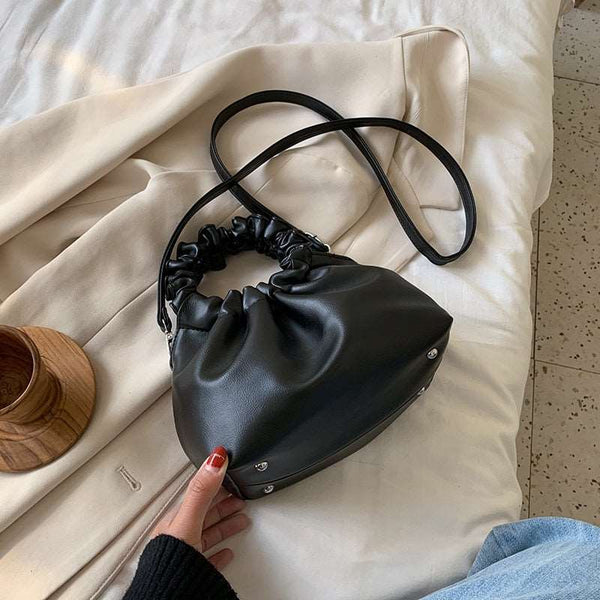Bolsa Pequena de Mão em Couro com Alça Franzida
