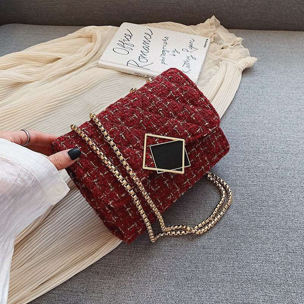Bolsa Pequena em Lã de Ombro Alça em Corrente