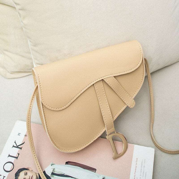 Bolsa Pequena de Ombro em Couro com Alças Ajustáveis