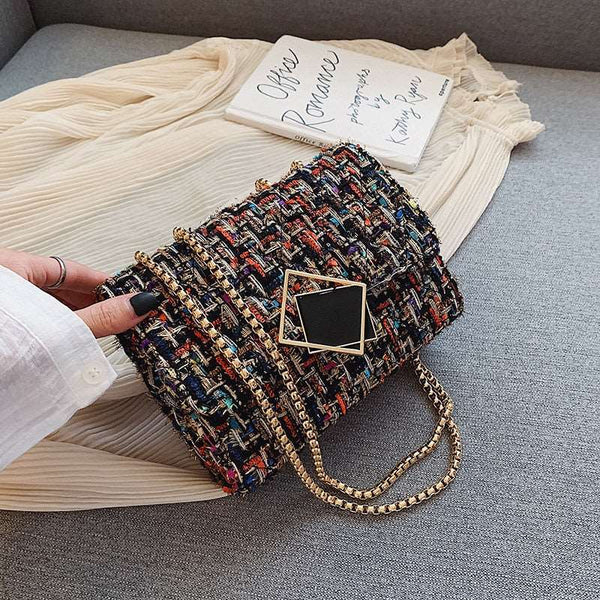 Bolsa Pequena em Lã de Ombro Alça em Corrente