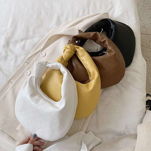 Bolsa Pequena de Mão em Couro com Nó na Alça