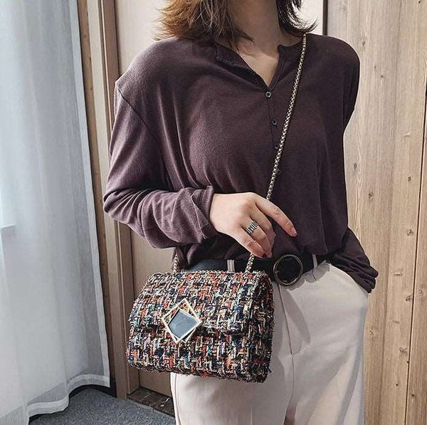 Bolsa Pequena em Lã de Ombro Alça em Corrente
