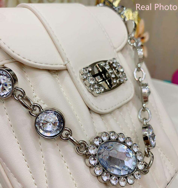 Bolsa Pequena de Couro com Corrente de Diamantes
