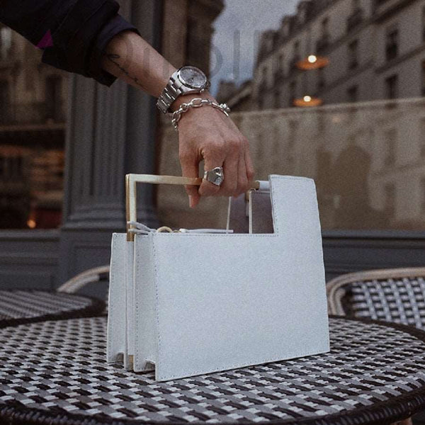 Bolsa Pequena Quadrada de Couro