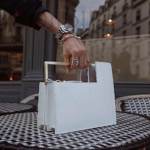 Bolsa Pequena Quadrada de Couro