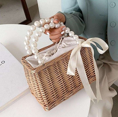 Bolsa Pequena de Mão em Palha com Alça de Pérolas Praia
