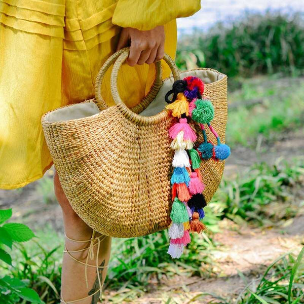 Bolsa de Mão em Palha Decorada com Borlas de Pompom Praia