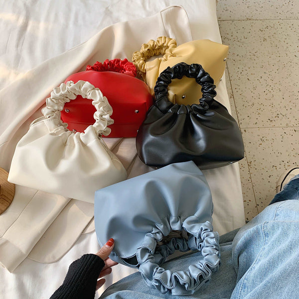 Bolsa Pequena de Mão em Couro com Alça Franzida