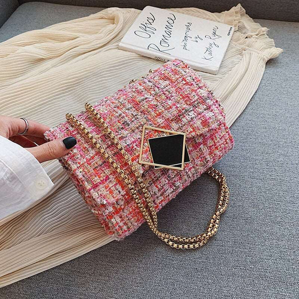 Bolsa Pequena em Lã de Ombro Alça em Corrente