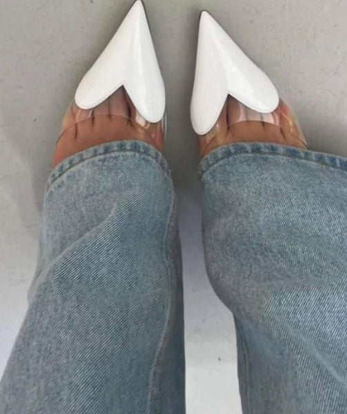 Scarpin Feminino Bico Fino e salto alto Fino, Slingback Verniz Transparente com Coração
