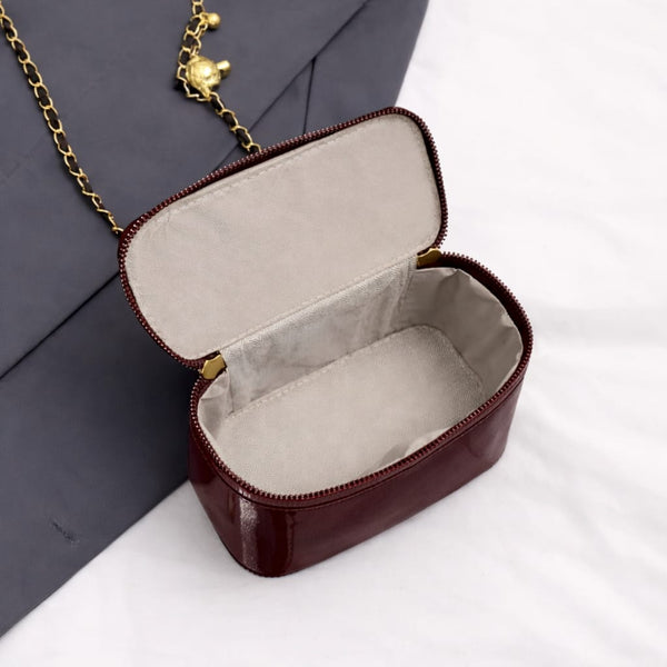 Bolsa de Ombro Pequena Envernizada com Alça de Corrente e Alça de Mão