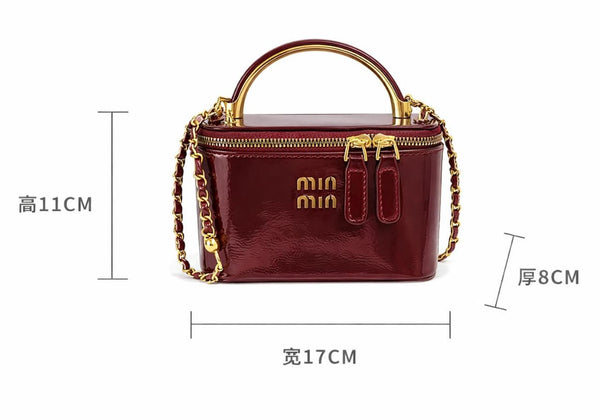 Bolsa de Ombro Pequena Envernizada com Alça de Corrente e Alça de Mão