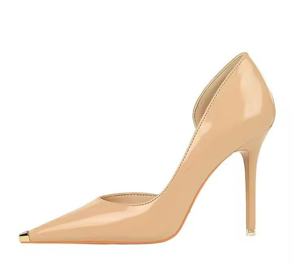 Scarpin Verniz Salto Alto Bico Metálico Dourado e Recorte Lateral 7cm e 10cm