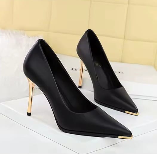Scarpin de Couro Salto Alto de Metal e Bico de Metal - 7cm e 9cm
