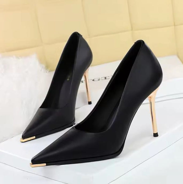 Scarpin de Couro Salto Alto de Metal e Bico de Metal - 7cm e 9cm