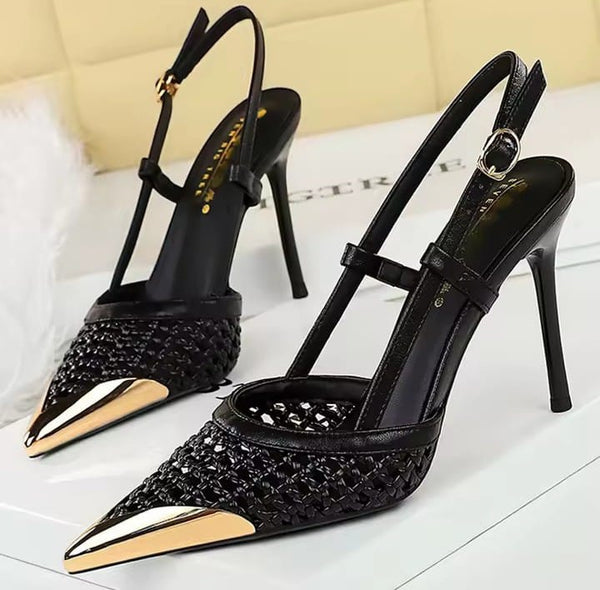 Scarpin Slingback com Trama Salto Alto e Ponteira Dourada - 9,5cm