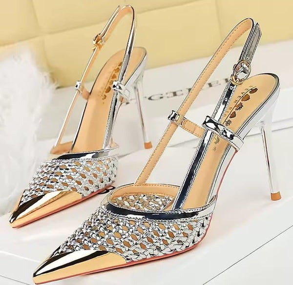 Scarpin Slingback com Trama Salto Alto e Ponteira Dourada - 9,5cm