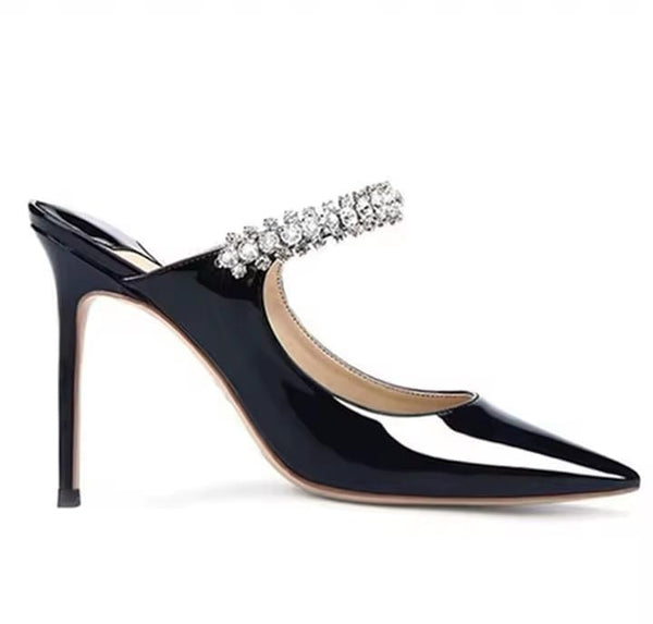 Mule Scarpin Salto Alto em Verniz Preto com Alça de Strass - 8cm e 10cm