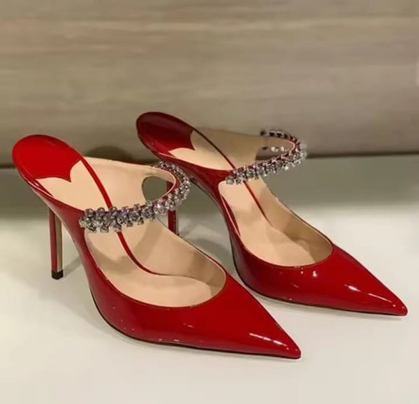 Mule Scarpin Salto Alto em Verniz Preto com Alça de Strass - 8cm e 10cm