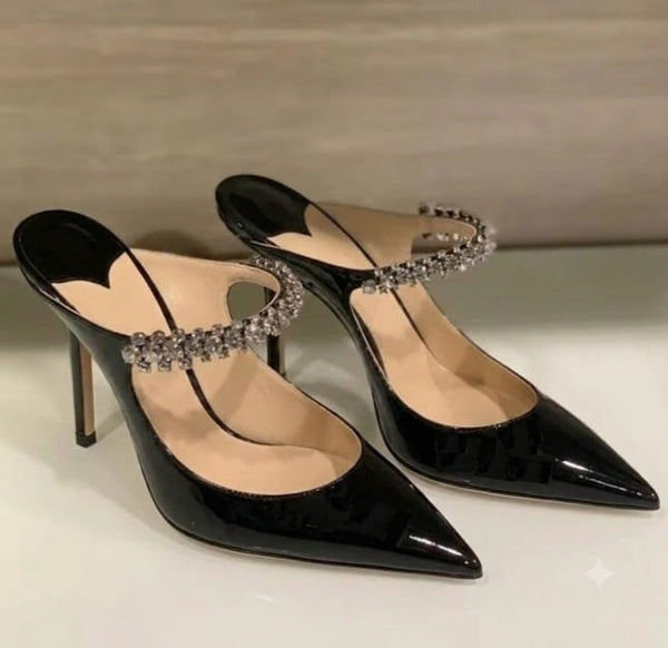 Mule Scarpin Salto Alto em Verniz Preto com Alça de Strass - 8cm e 10cm