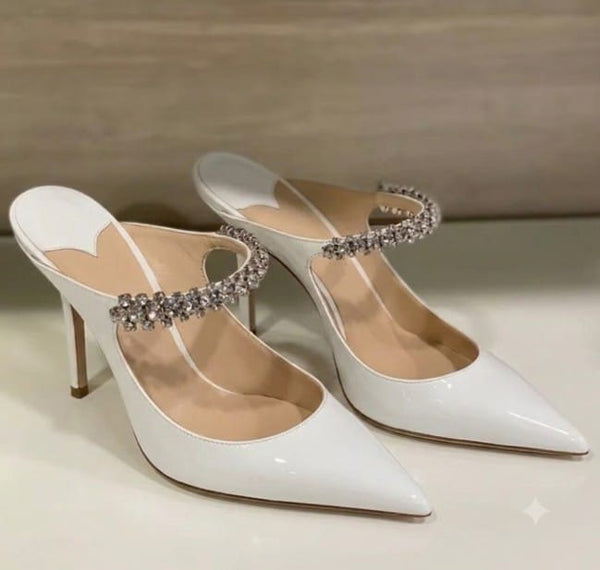 Mule Scarpin Salto Alto em Verniz Preto com Alça de Strass - 8cm e 10cm