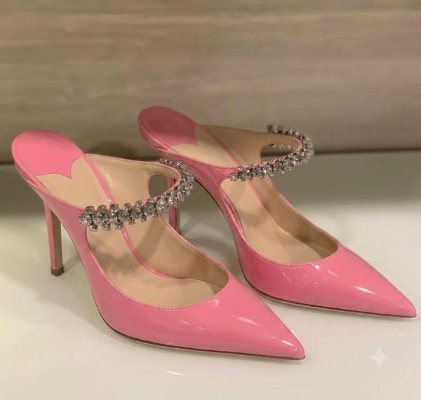 Mule Scarpin Salto Alto em Verniz Preto com Alça de Strass - 8cm e 10cm