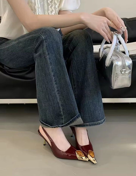 Scarpin Slingback Verniz com Ponteira de Metal e Pedra Salto Escultural - 6cm e 9cm