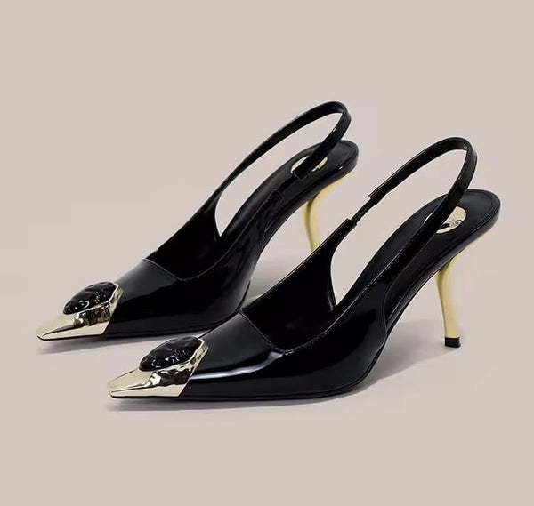 Scarpin Slingback Verniz com Ponteira de Metal e Pedra Salto Escultural - 6cm e 9cm
