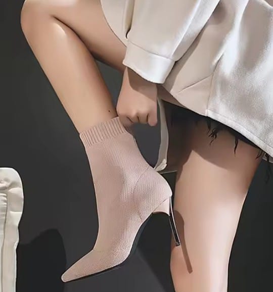 Bota Cano Curto Meia Elástica com Salto Alto de Lâmina