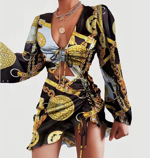 Vestido Curto de Cetim Manga Longa Decote V