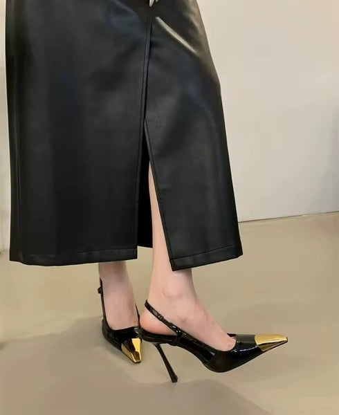 Scarpin Slingback Preto Verniz Salto Alto Fino com Bico de Metal