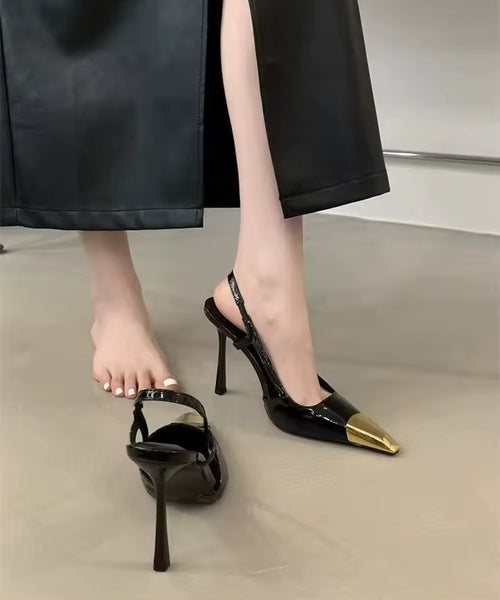 Scarpin Slingback Preto Verniz Salto Alto Fino com Bico de Metal