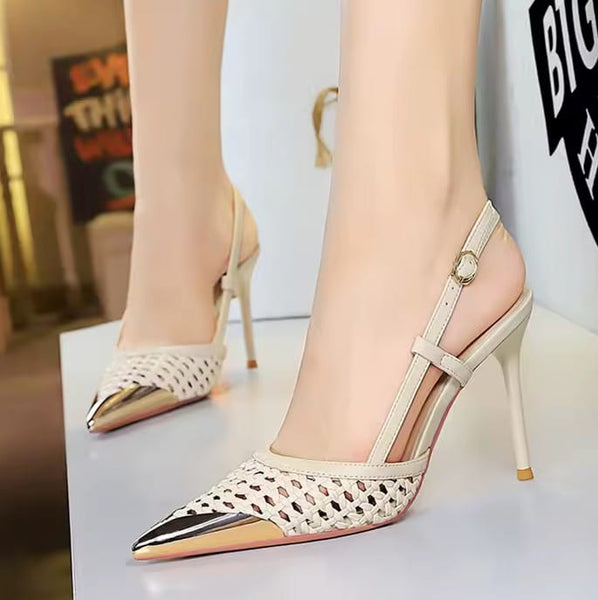 Scarpin Slingback com Trama Salto Alto e Ponteira Dourada - 9,5cm