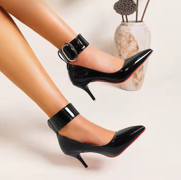 Scarpin Salto Médio com Tira e fivela Larga no Tornozelo - 7 cm