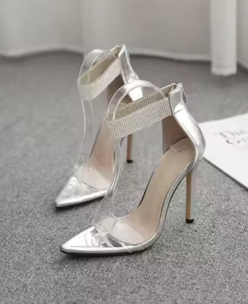 Sandália Prata Metalizada Salto Alto Fino com Corrente de Strass - 8cm e 10cm
