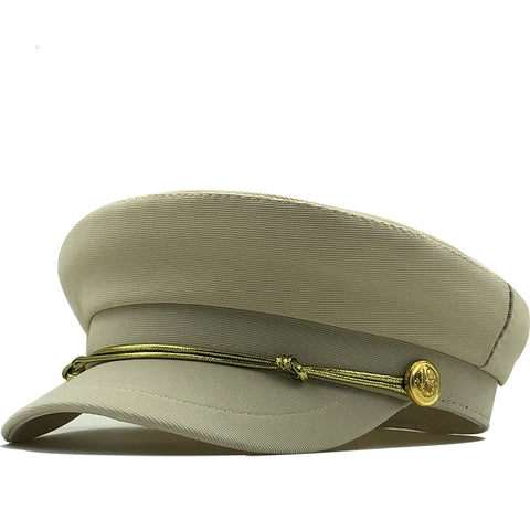 Boina feminina estruturada de linho com viseira e detalhe em metal, estilo militar refinado para looks modernos
