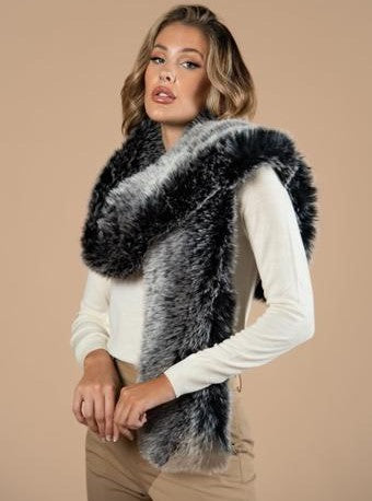 Cachecol feminino de pelos artificiais com textura volumosa e toque macio, acessório elegante de inverno