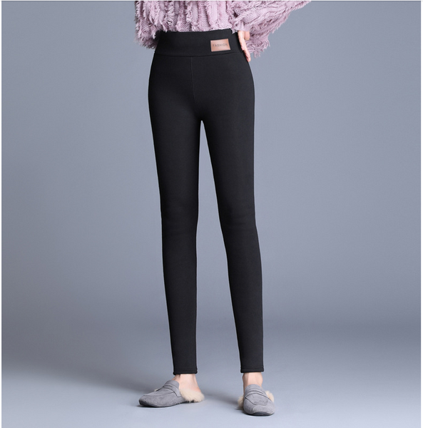Calça legging feminina forrada com lã sintética e algodão, modelagem ajustada, térmica, ideal para o inverno.