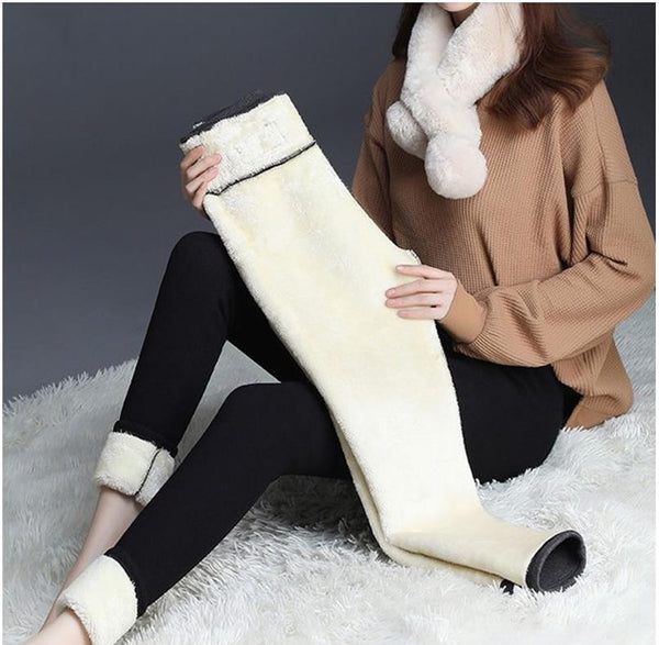 Calça legging feminina forrada com lã sintética e algodão, modelagem ajustada, térmica, ideal para o inverno.