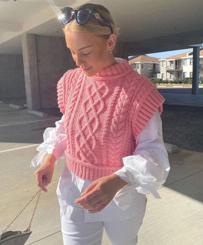 Colete feminino cropped de tricô com gola alta e trama trançada, sem mangas, sobreposição elegante e moderna