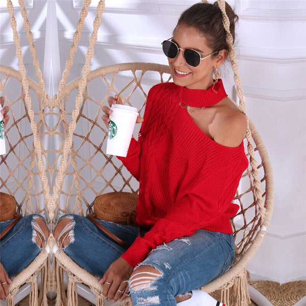 Suéter feminino gola alta em tricot com recorte no ombro e manga longa, modelo moderno e estiloso para inverno
